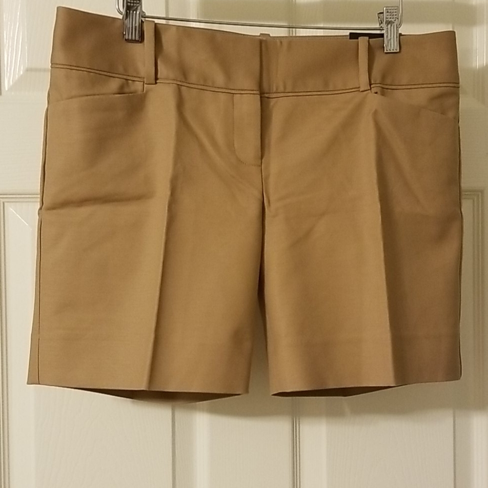 Tan shorts - Picture 2 of 8